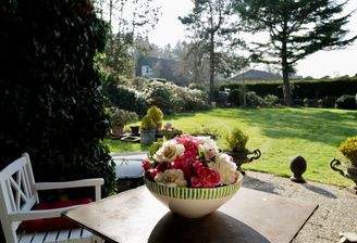 West Terrasse Blick in den Garten