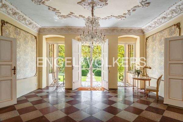 Raum mit Zugang zur Veranda