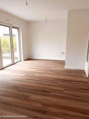 Wohnbereich mit Blick zur Küchennische