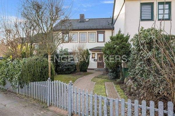 Hauseingang und Vorgarten