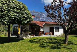 Hausansicht Terrassenbereich.jpg