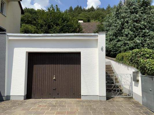 Garage und Aufgang