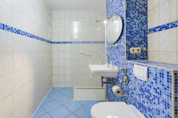 Bad mit bodengleicher Dusche