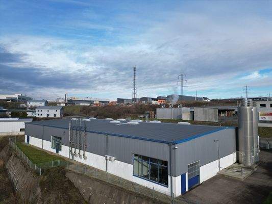 Halle und Bürobereich Perspektive 2.JPG