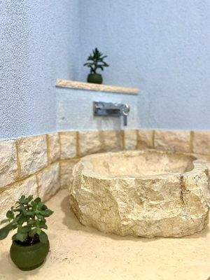 Poolbereich Waschtisch