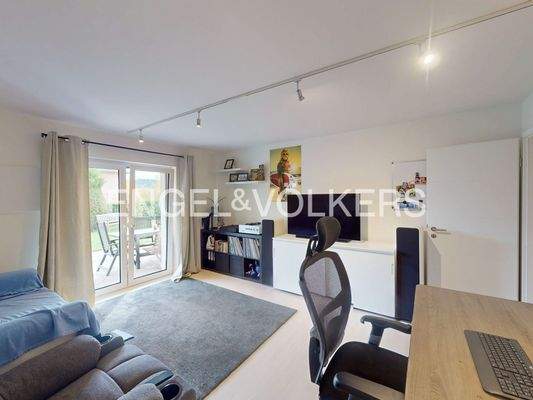 Auch das Arbeitszimmer hat den Zugang zum Garten