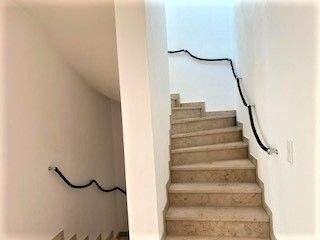 Treppenhaus mit Juramarmor.jpg