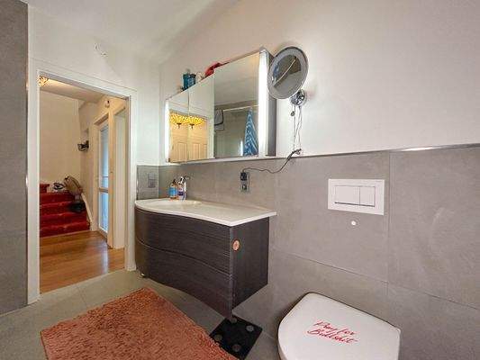 Vorderhaus Badezimmer