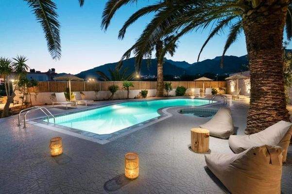 Südostkreta, Koutsouras: Apartmentkomplex in der Nähe des Meeres zu verkaufen