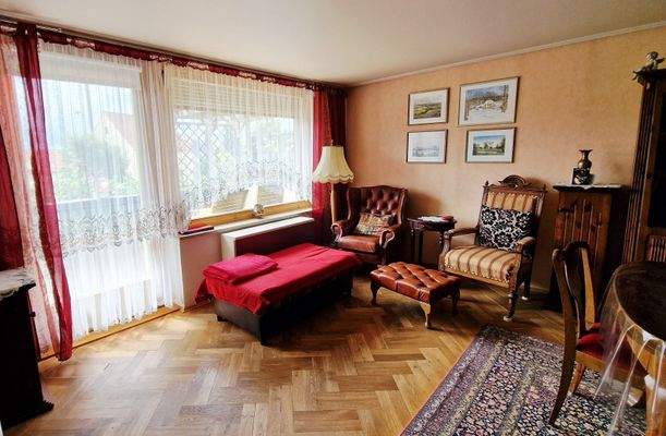 Wohnzimmer mit Zugang zur Terrasse