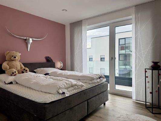 Schlafzimmer 1 mit Balkonzugang