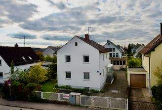 Multifunktionales Haus mit Werkstätten