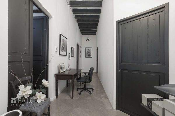 Flur - Beispiel - KI generiert