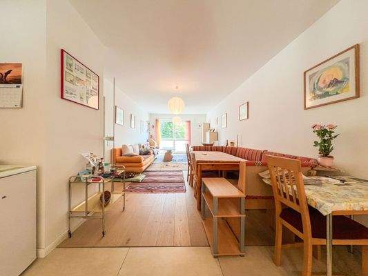 Wohn- und Esszimmer, Küche