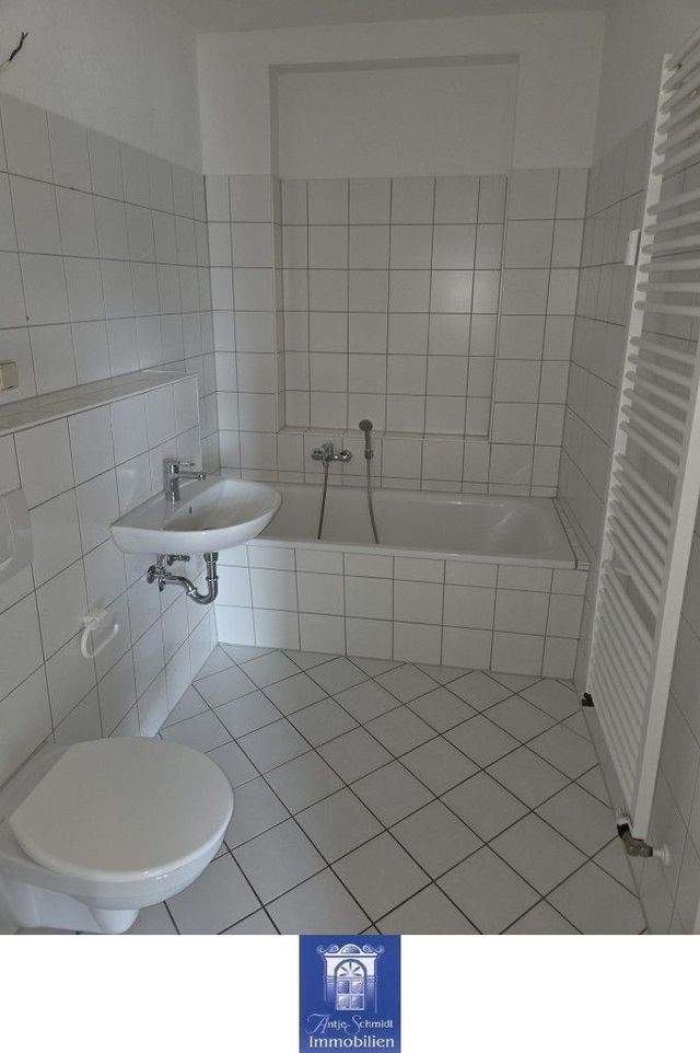 Traumhafter Blick! Eindrucksvolle Wohlfühlwohnung unmittelbar an der Elbe! - Foto 3