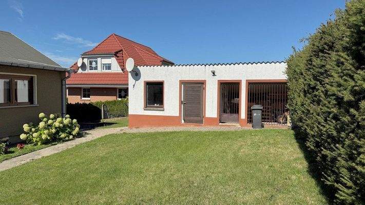 Nebengelass mit Abstellraum und Zwinger