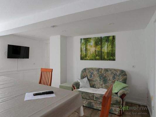 EG, TV und Sofa im Esszimmer