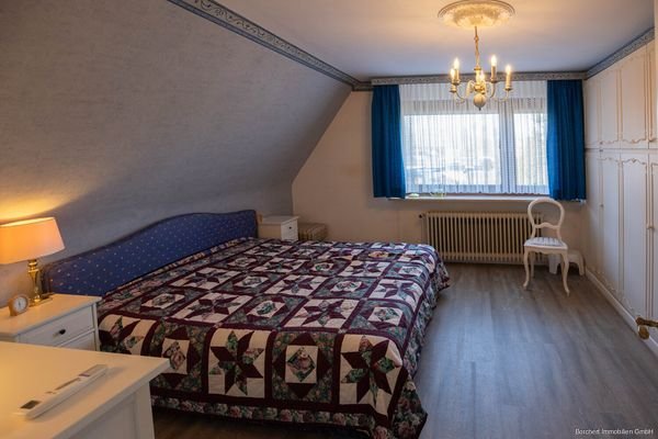 Schlafzimmer DG
