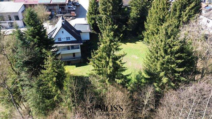 Wohnhaus und Grundstück
