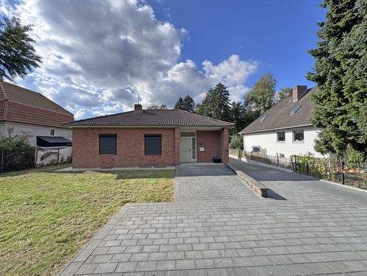 Zugang zum Haus und Zufahrt