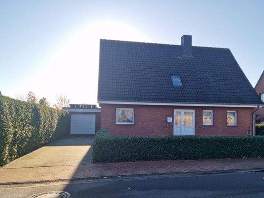 Außenansicht Auffahrt 1 zur Garage