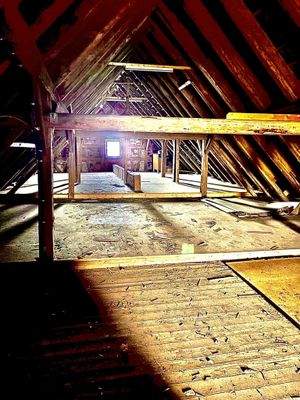 Dachgeschoss über Werkstatt