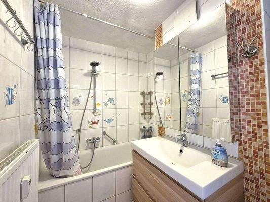 Badezimmer mit Wanne