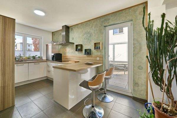 EG: Küche mit Einbauküche