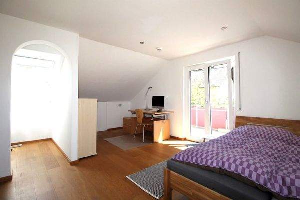 DG: Zimmer 5 mit Zugang zum Balkon 2