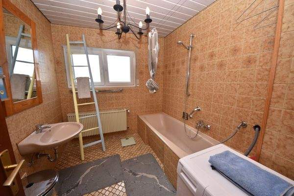 Nebengebäude OG Gepflegtes Tageslichtbad