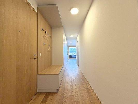 Eingangsbereich mit Einbaugarderobe