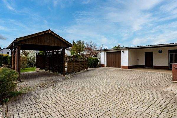 Garage und Carport