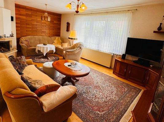 Wohnzimmer mit Kamin