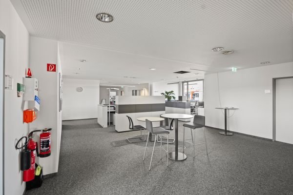 2025-04 Fotos Innen 1. OG  (8).jpg