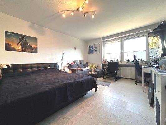 Geräumig und hell ist das Kinderzimmer