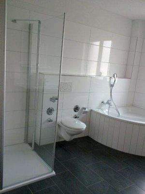 Bad mit Eckbadewanne