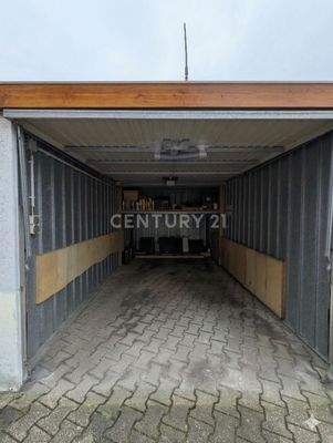 Garage mit elektrischem Torantrieb