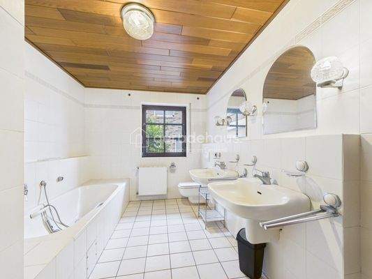 CAM03818G0-PR0073-STILL033