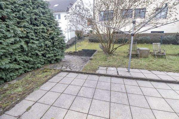 teilüberdachte Terrasse