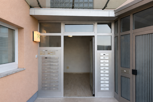 Sauber und gepflegt präsentiert sich bereits der Zutritt zum Haus