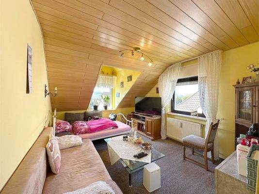 Lichtdurchflutetes Kinderzimmer im 1. Obergeschoss