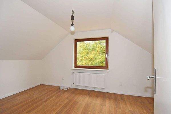 großes Schlafzimmer im DG