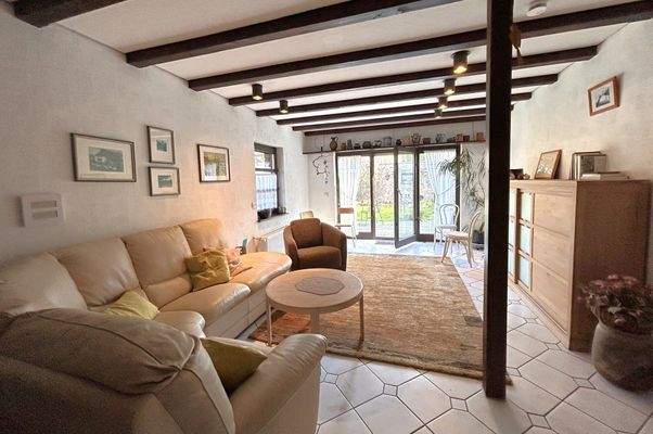 Wohnzimmer mit alten Balkon