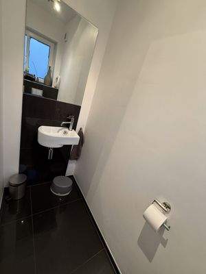 Gäste-WC mit Fenster