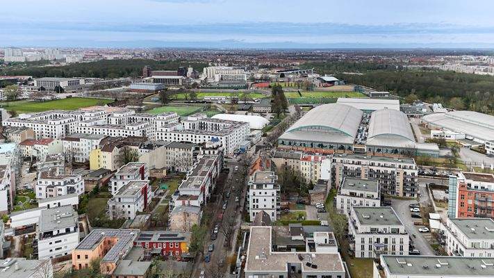 In der Nähe liegt das Sportforum Hohenschönhausen