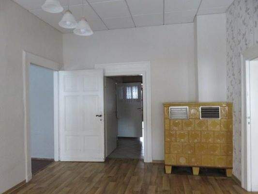 EG: Wohnen mit Kachelofen