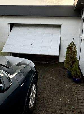 Garage mit elektrischer Toröffnung