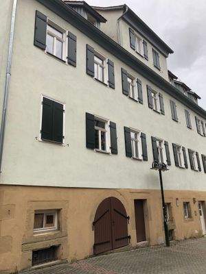 Hausansicht mit Tor.jpeg