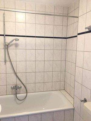 Badezimmer mit Badewanne