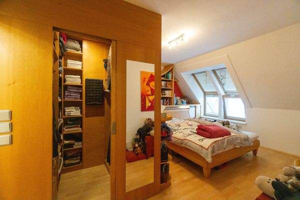 Zimmer mit begehbarer Garderobe